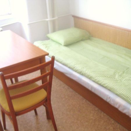 Dizzy Daisy Hostel Praag Buitenkant foto