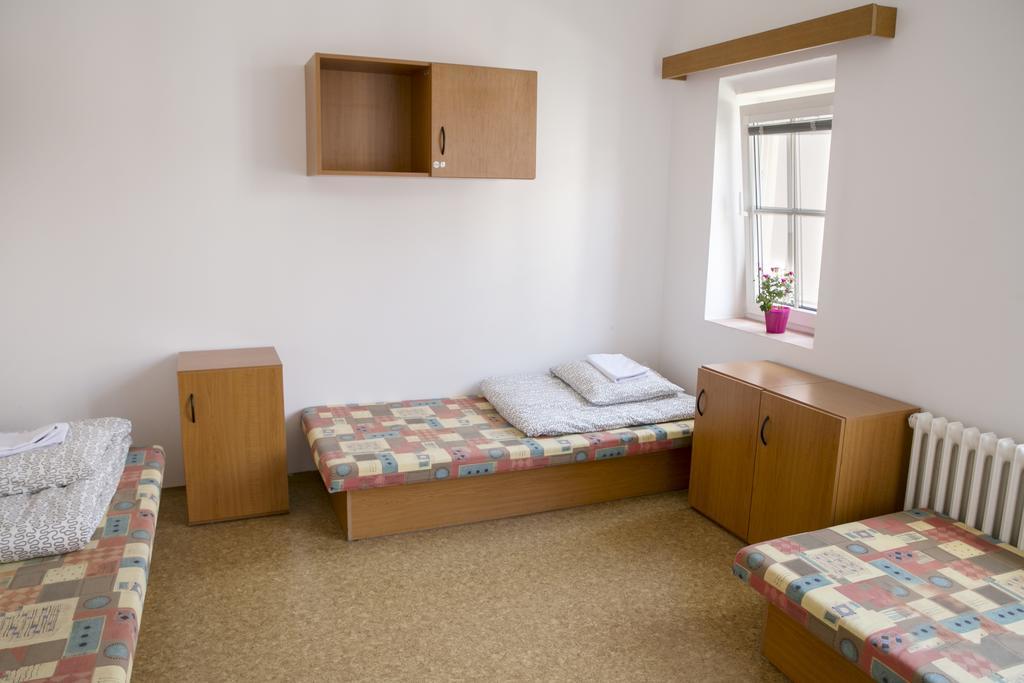Dizzy Daisy Hostel Praag Buitenkant foto