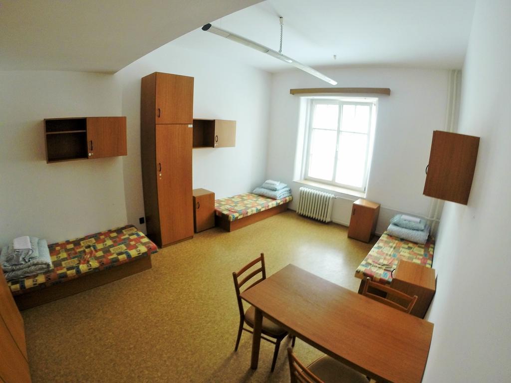 Dizzy Daisy Hostel Praag Kamer foto