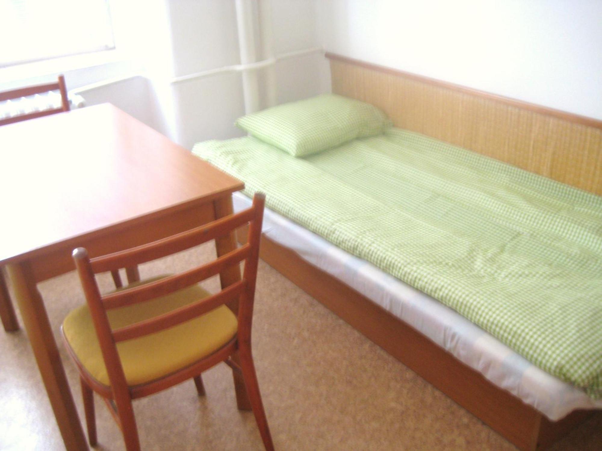 Dizzy Daisy Hostel Praag Buitenkant foto